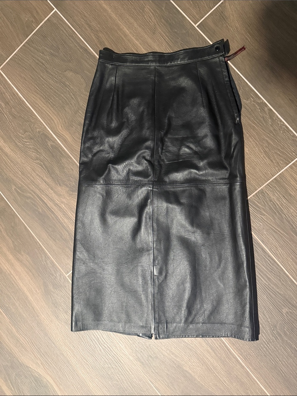 Women's Black Leather Pencil Skirt - Tailored Sleek Silhouette